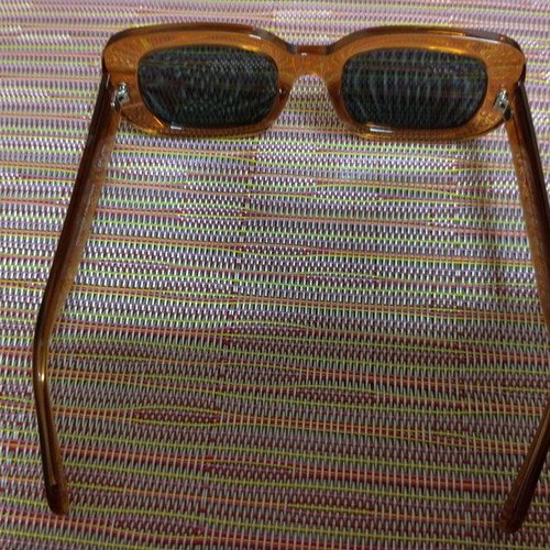 Opal sunglasses like new with brown transparent frame and comfortable lens