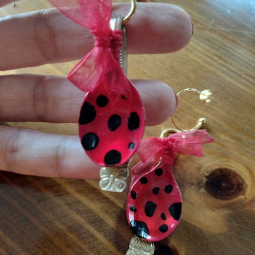 Handmade earrings with resin from golden spoons