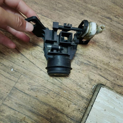 Mercedes-Benz W168 trunk lock A 168740091