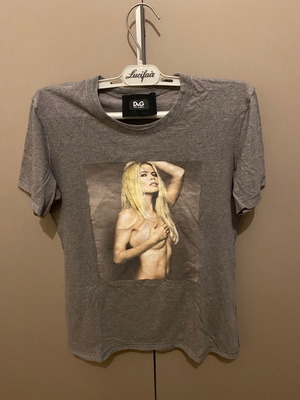 Dolce & Gabbana тениска с принт Claudia Schiffer употребявана, сива, размер M