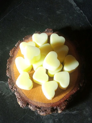 Wax melts heart-shaped with cookies scent, pack of 15, like new