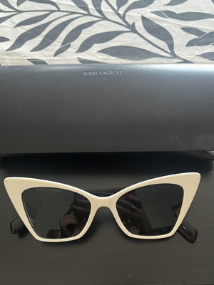 Γυαλιά ηλίου Saint Laurent cat eye, μαύρα και άσπρα