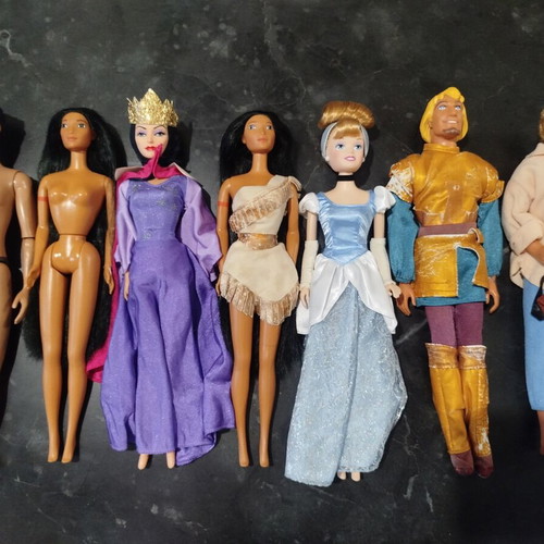 Disney princess dolls used, set of multiple with some wear