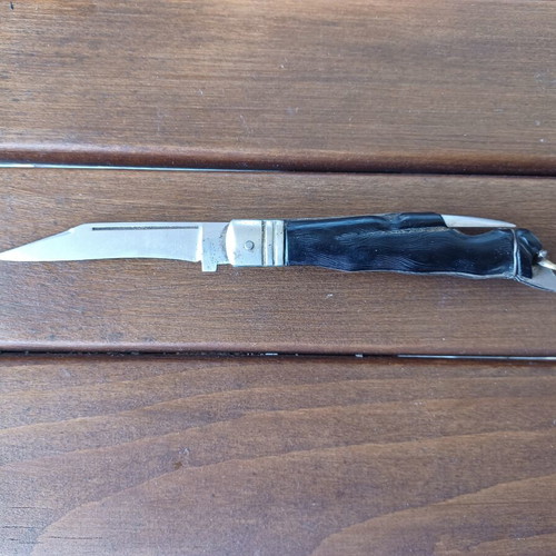 Old folding knife used, blade needs tightening
