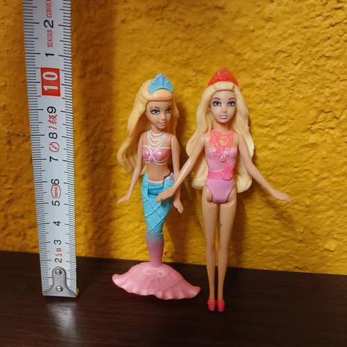 Barbies mini dolls used, pack of 2 pieces