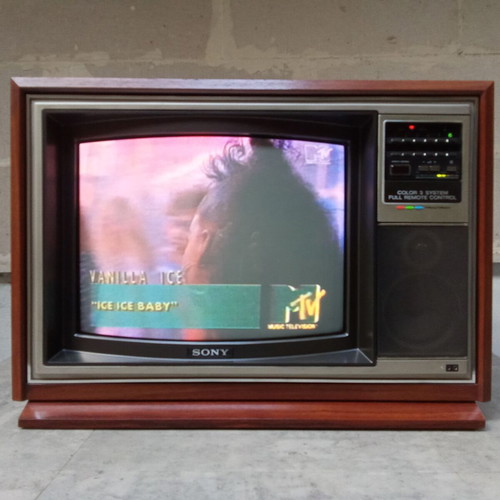 Sony Trinitron KV-2032 retro cabinet TV used, 1980s