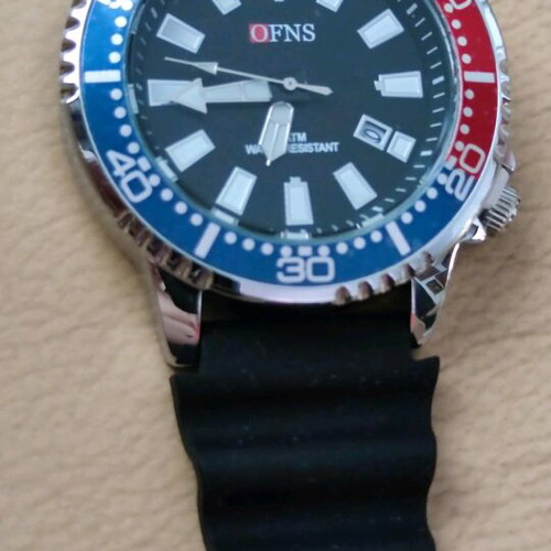 Men's quartz watch new with two-tone bezel and silicone strap
