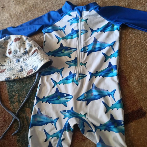 Baby swimsuit like new with sun protection and free hat