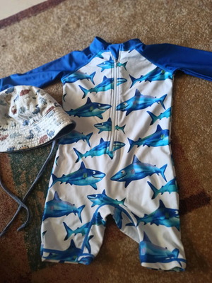 Baby swimsuit like new with sun protection and free hat