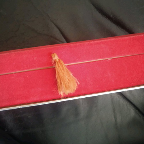 Achilleion velvet box vintage used, red