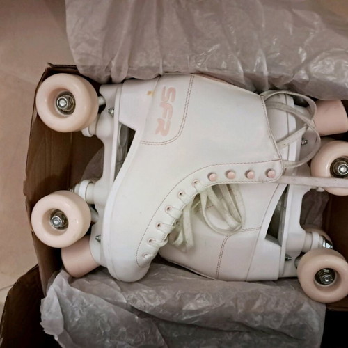SFR Figure roller skates like new, size 35.5