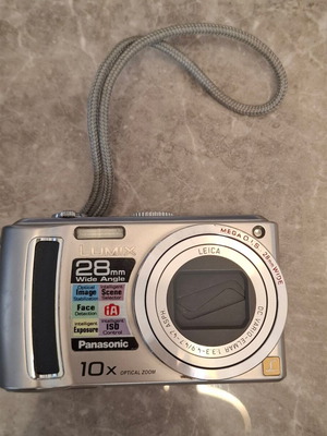 Panasonic Lumix DMC-TZ5 digital camera with Leica lens