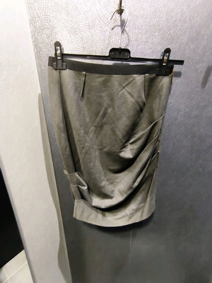 Toy G gray wool skirt new with gathers and gold zipper