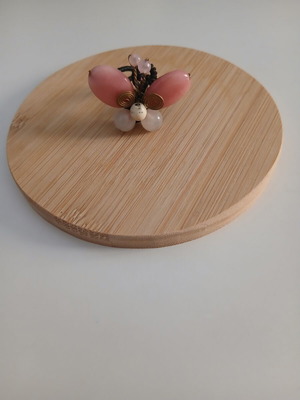 Butterfly ring like new with adjustable size, white and pink
