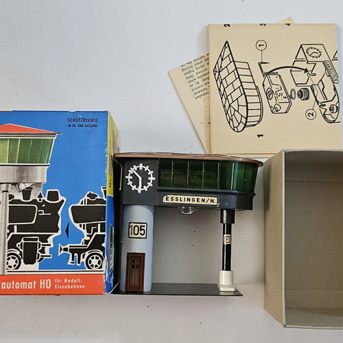 Seuthe No.107 HO Scale Railway Signal Box used with Box and Instructions