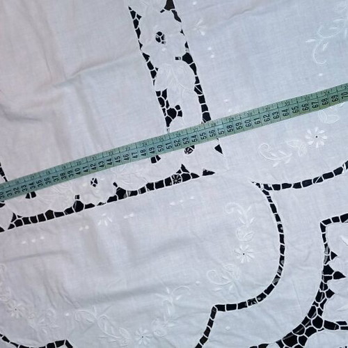 Cutwork tablecloth white like new