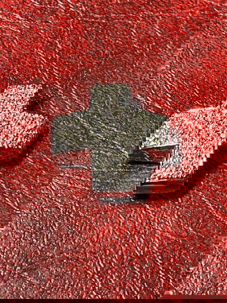 18ct плътно бяло злато ръчно изработен кръст с диаманти