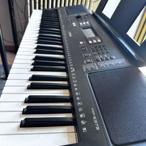 Yamaha PSR-E373 keyboard with stand and music rest