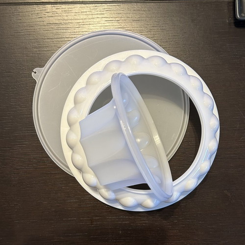 Dessert mold like new by Tupperware
