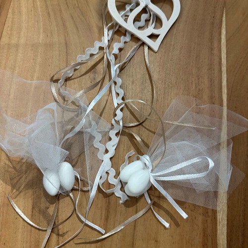 Wedding favors handmade with wooden heart and 5 almond dragees, pack of 35