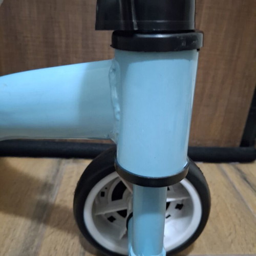 Children's balance bike with 4 wheels, ergonomic seat