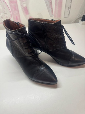 A.L.E. boots used, black, size 38