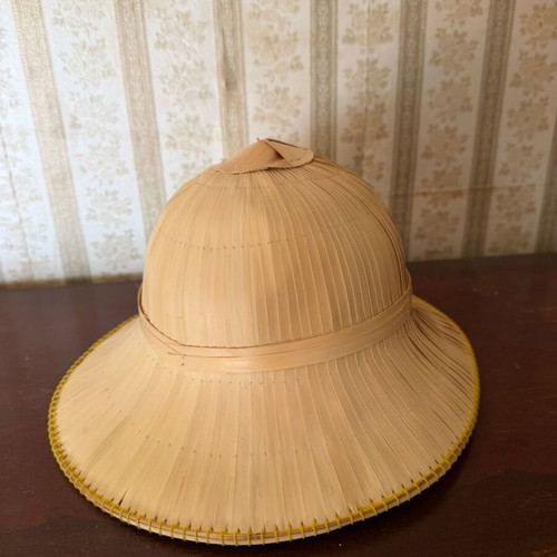 Vintage hat like new, traditional Asian straw beige