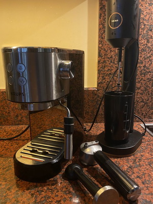 Krups Virtuoso espresso machine like new with Vicko milk frother gift