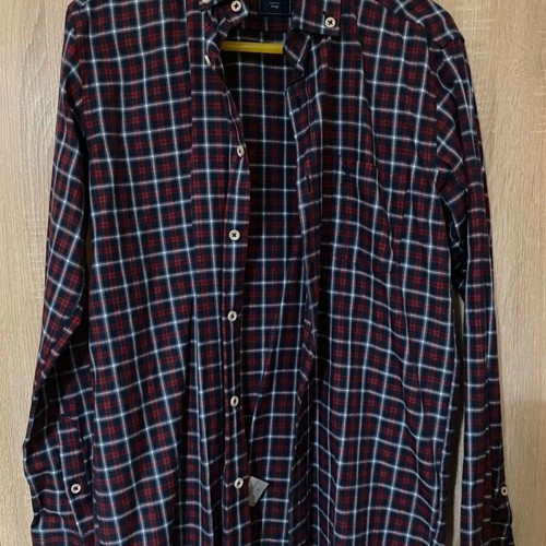 Hamptons red shirt size L like new