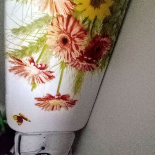 Gimi ironing board like new, white with floral ironing cover