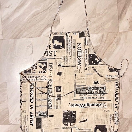 Kentia kitchen apron like new, 100% cotton, newspaper print