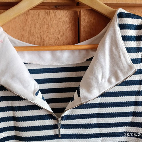 Striped blouse in navy and white with zipper, like new, size S