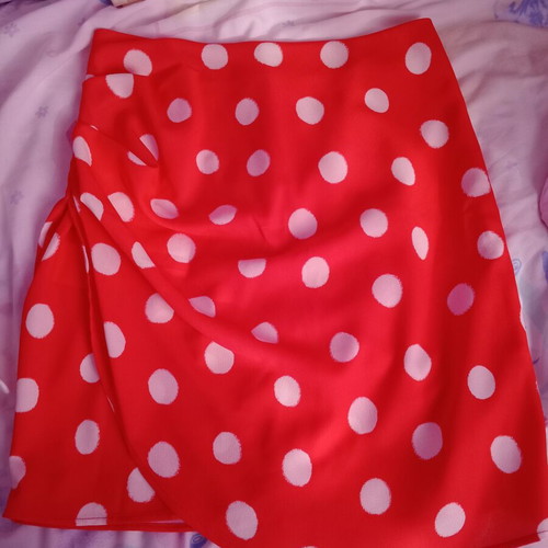 Desiree skirt like new, medium size, red
