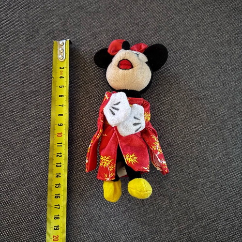 Minnie Mouse Disney figure with kimono outfit like new, 16cm