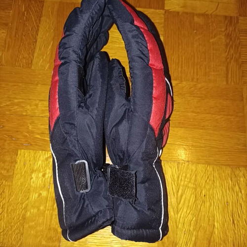Winter gloves new, pack of 2 pairs in L and M sizes, black and red