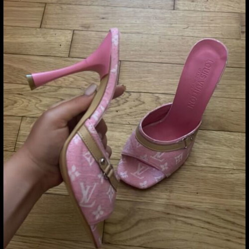 Louis luxury pink high heel shoes, size 38