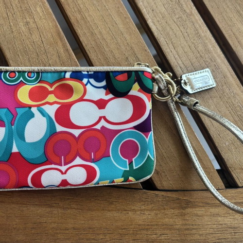 Coach Poppy wristlet like new, multicolor