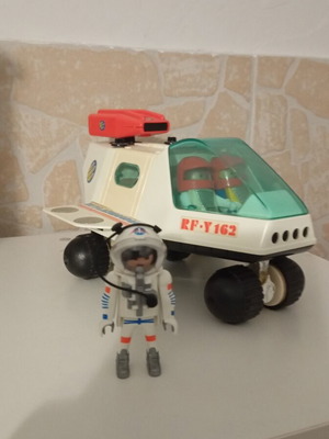 Playmobil Playmospace 3535 with 2 astronauts used