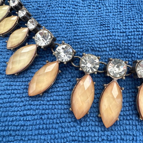 Statement necklace used like new, beige multicolor