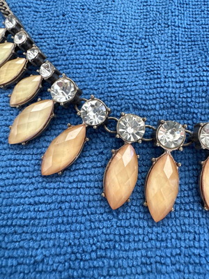 Statement necklace used like new, beige multicolor