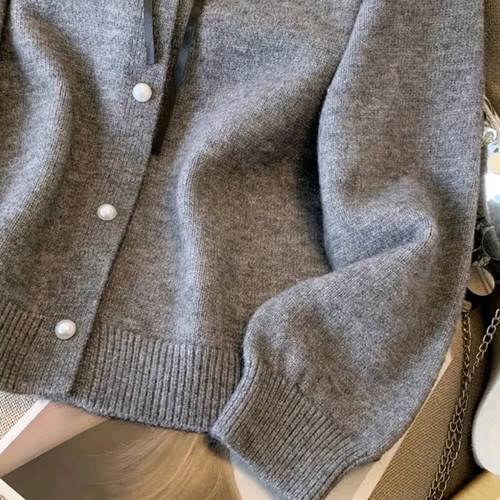 Women's knitted cardigan new, size small