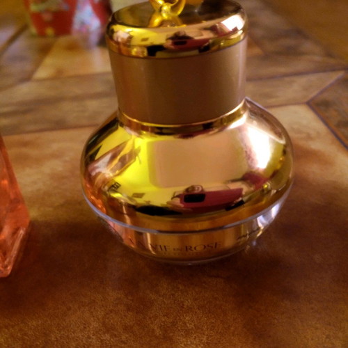 La vie en rose empty packaging used