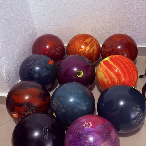 Bowling balls like new, set of 11
