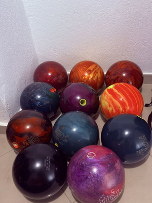 Bowling balls like new, set of 11