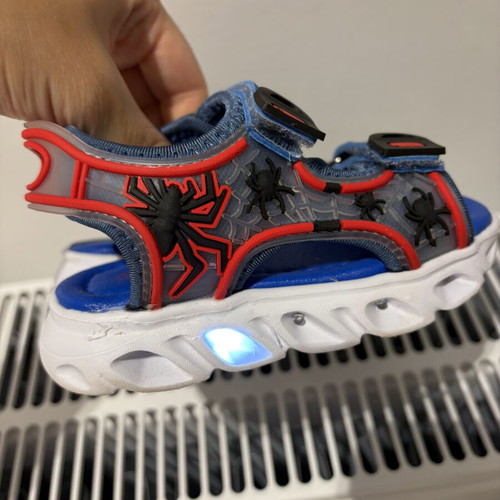 Spider-Man toddler sandals size 22 like new with lights