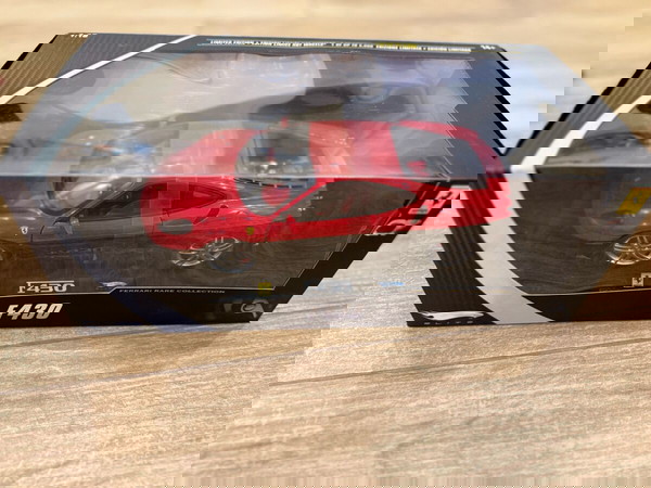 Ferrari 430 δίχρωμη σε 5000 αντίτυπα 1/18