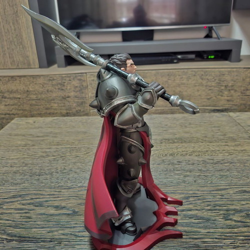 Darius XL figure from League of Legends 35cm like new with box