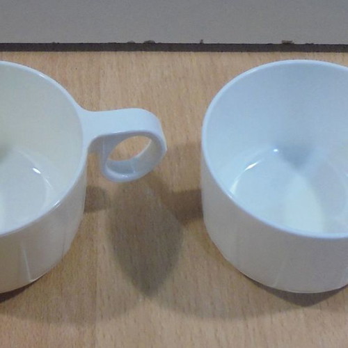 TWA Trans World Airlines set of 2 old plastic promotional mugs used