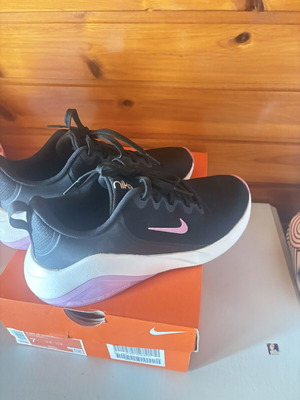 Nike Air Zoom Bella 7 athletic shoes size 38 used, black and pink