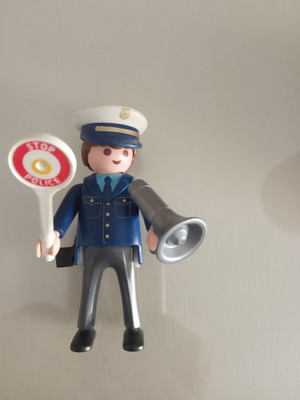 Playmobil αστυνομικός σε άριστη κατάσταση